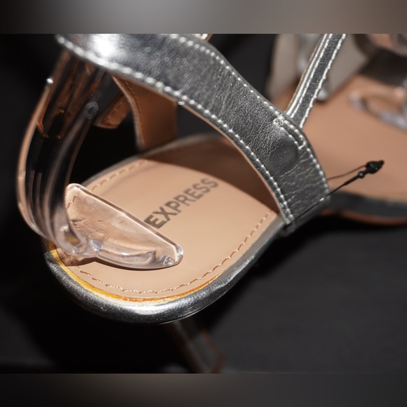 NWT Express Silver Ruffle Peep Toe Strappy High Heel Sandals. Size 8 - Picture 8 of 12